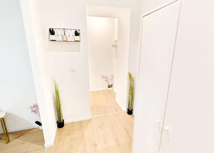 Spacious For Group - 15 Min From Airport & Center, 5 Min From Main-bus Station Ez11 *