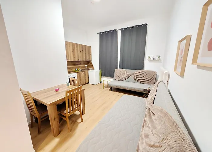 Spacious For Group - 15 Min From Airport & Center, 5 Min From Main-bus Station Ez11 Appartement *